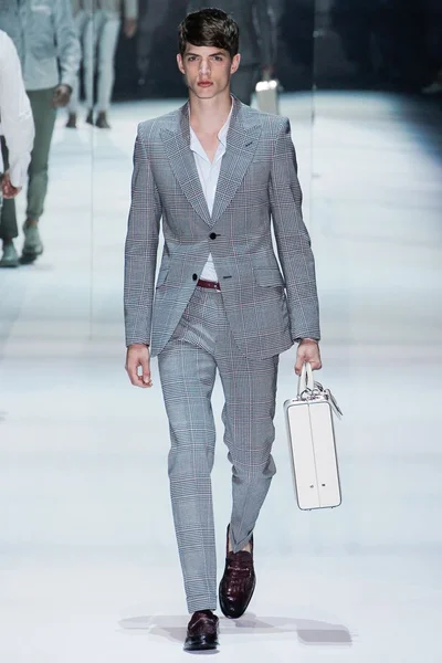 Look 13